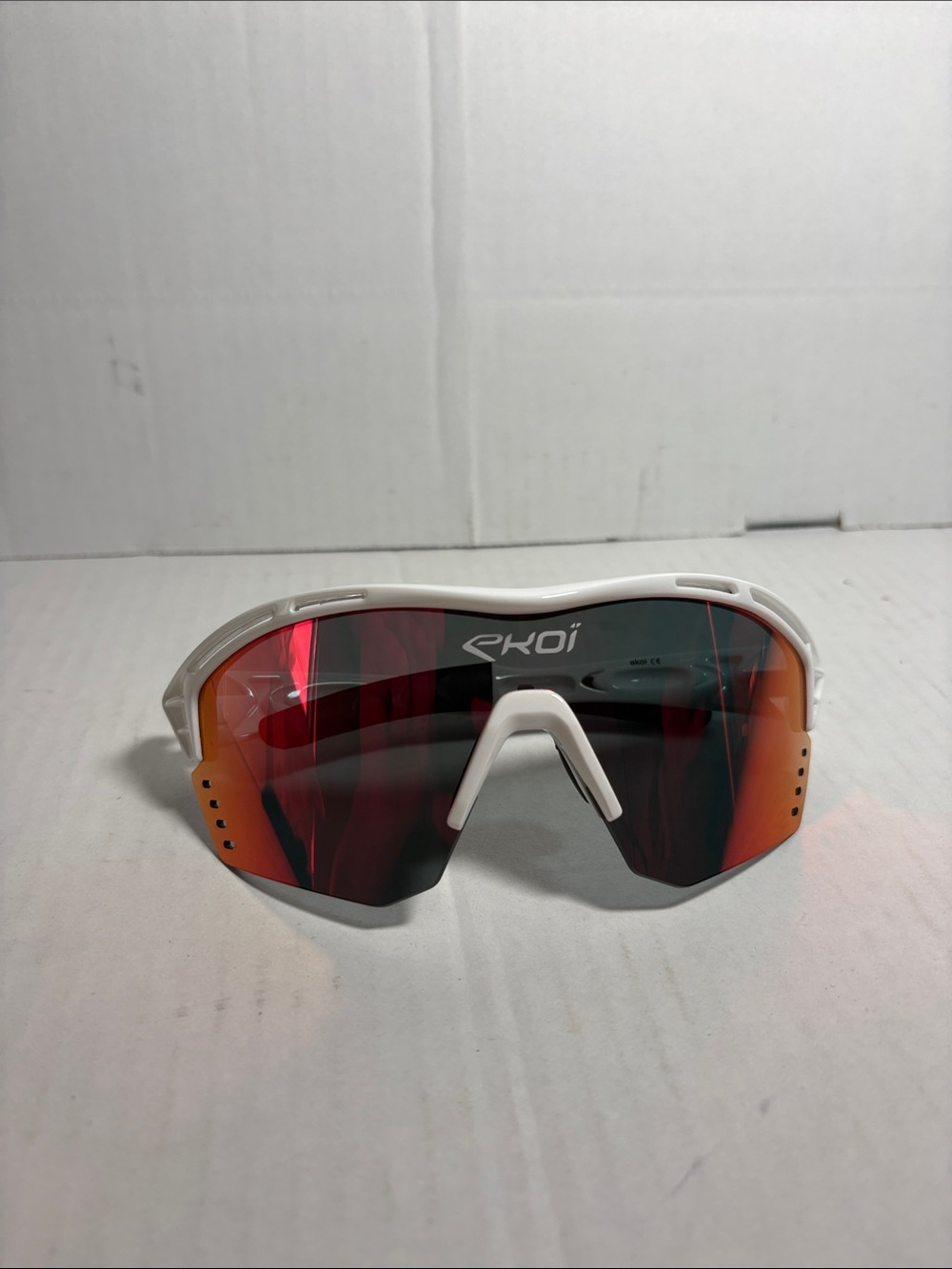 Ekoï PERSOEVO4 Sunglasses White Red Cat.3